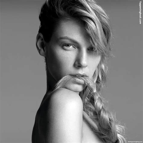 Nudes of Angela Lindvall!